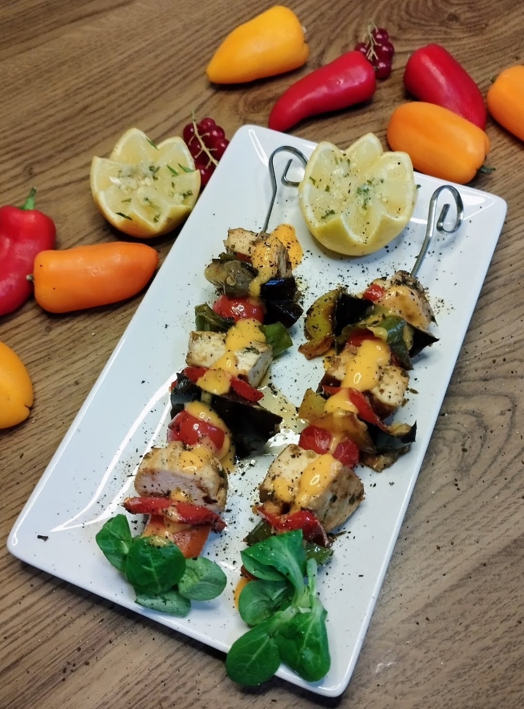 BROCHETAS DE POLLO CON PIMIENTOS