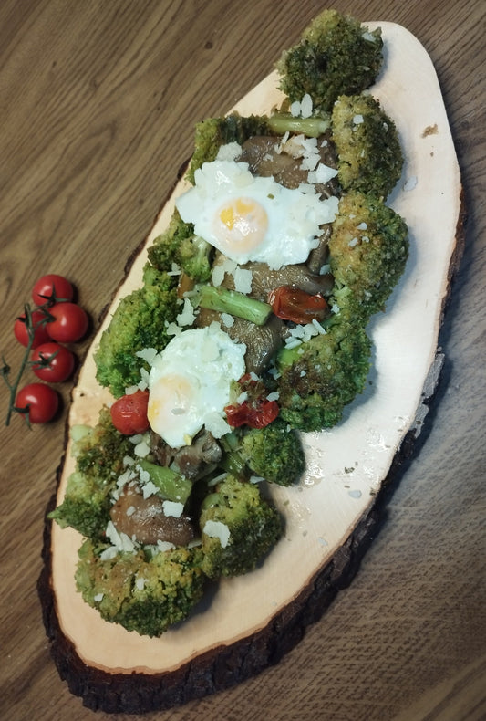 BRÓCOLI CON SALTEADO DE AJOS TIERNOS, SETAS Y HUEVO