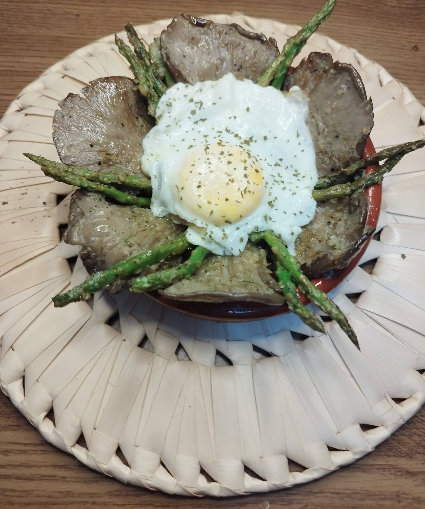 CAZUELITA DE HUEVO , ESPÁRRAGOS Y SETAS