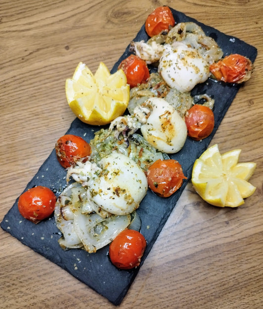 CHIPIRONES O SEPIA CON AROS DE CEBOLLA