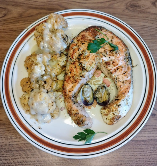 COLIFLOR CON SALMÓN Y QUESO CABRA RULO