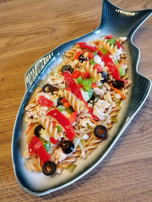 ENSALADA DE PASTA DE LENTEJAS CON ENCURTIDOS, VERDURAS Y ATÚN
