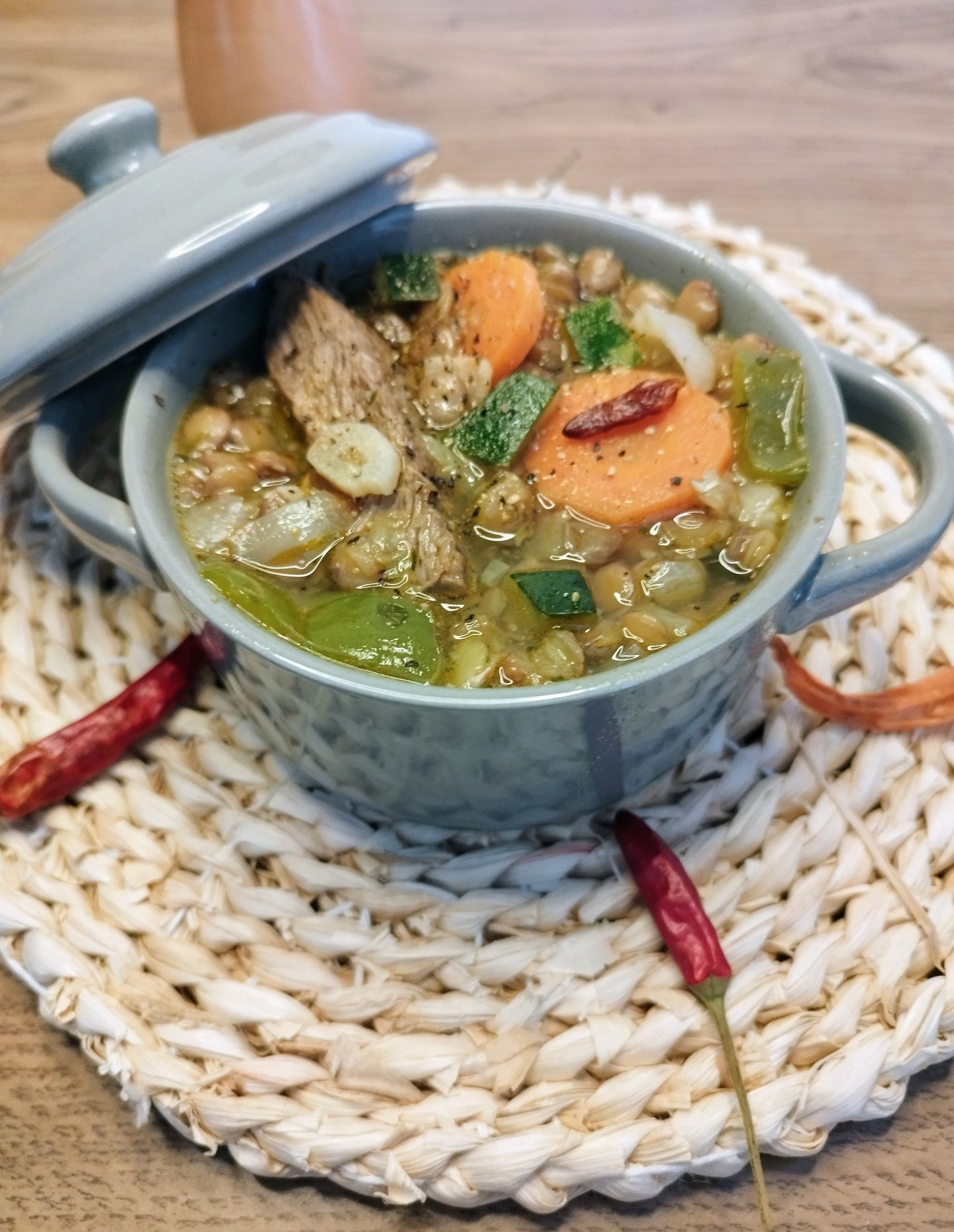 LENTEJAS CON VERDURAS Y TIRAS DE TERNERA