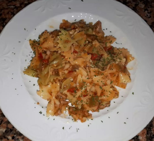 LACITOS DE PASTA CON CARNE PICADA Y PISTO*
