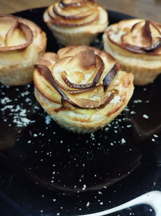 Puff pastry roses with apple