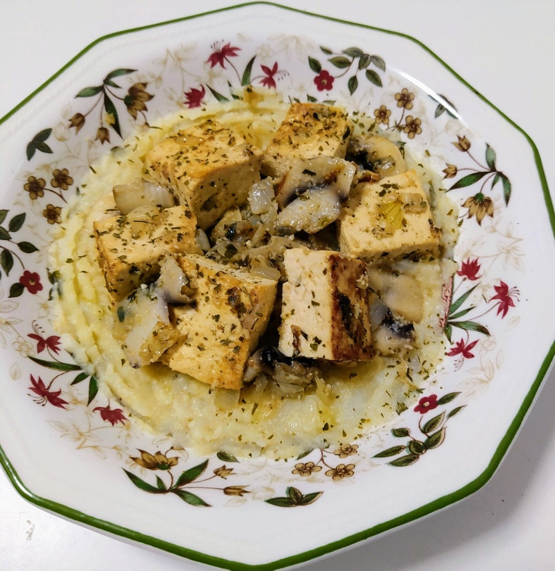 Salteado de tofu con crema de coliflor